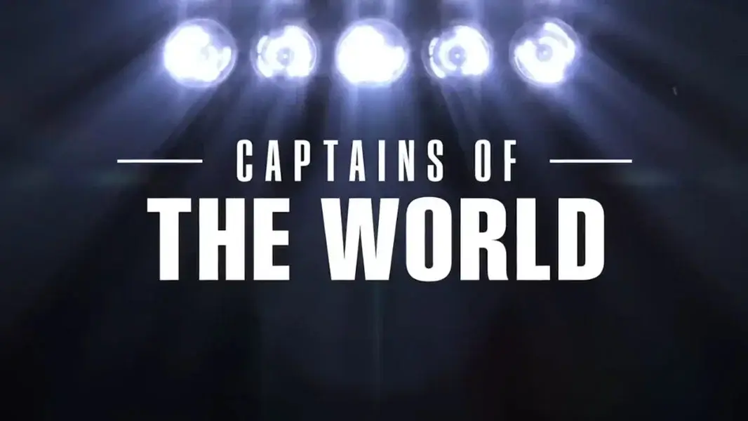 강한 조명 아래 작품명 ‘CAPTAINS OF THE WORLD’가 크게 들어간 타이틀 카드 이미지.